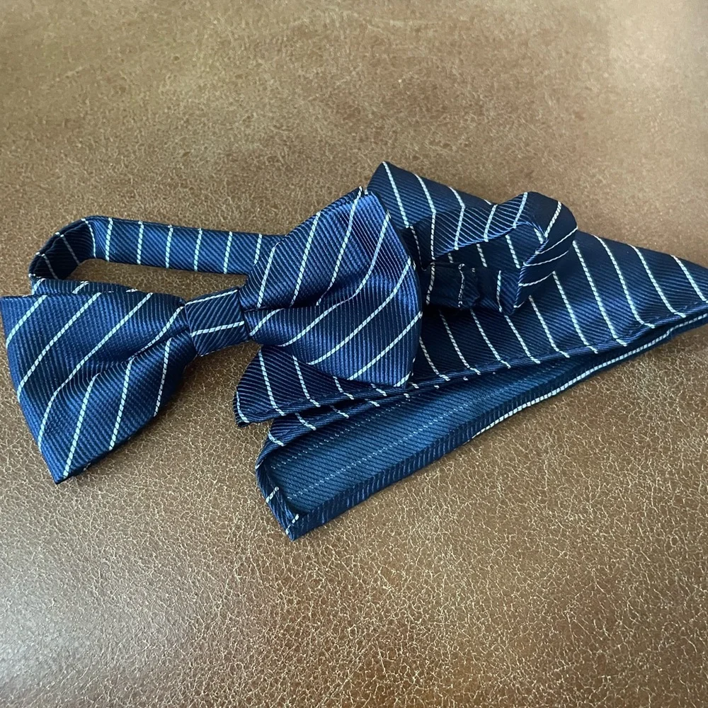 Boys Striped white Blue Bavy Navy Boys bow tie and pocket square size 5 to 6